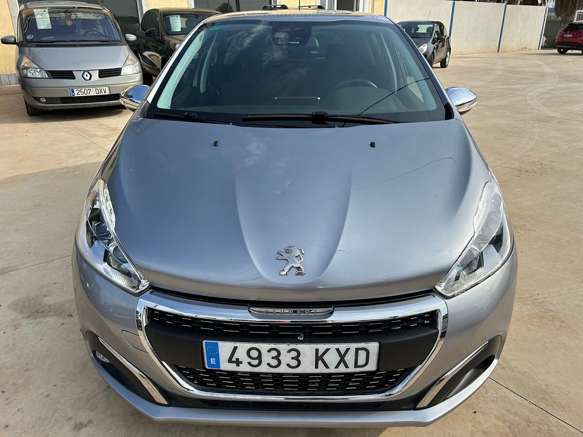 PEUGEOT 208 TECH 1.2 PURETECH AUTO SPANISH LHD IN SPAIN 11000 MILES SUPER 2019